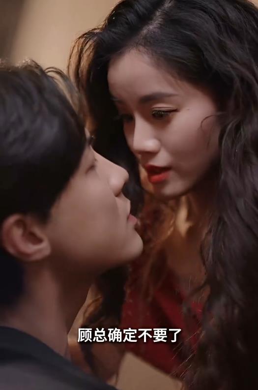 电影：穿成恶毒女配每天被男主惦记